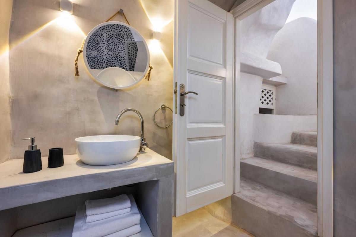 Gilbert'S Cave With Cave Jacuzzi Megalochori (Santorini) Exterior foto