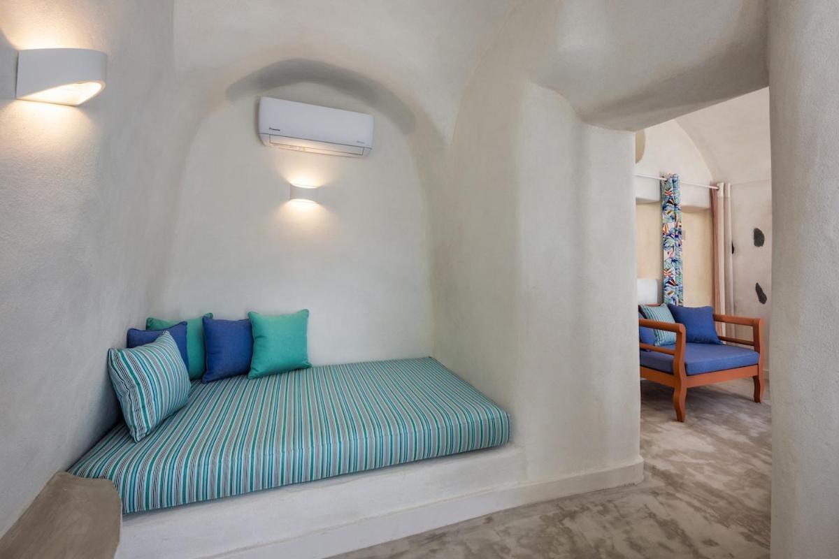 Gilbert'S Cave With Cave Jacuzzi Megalochori (Santorini) Exterior foto