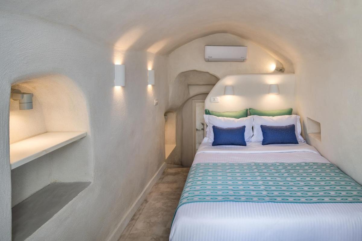 Gilbert'S Cave With Cave Jacuzzi Megalochori (Santorini) Exterior foto