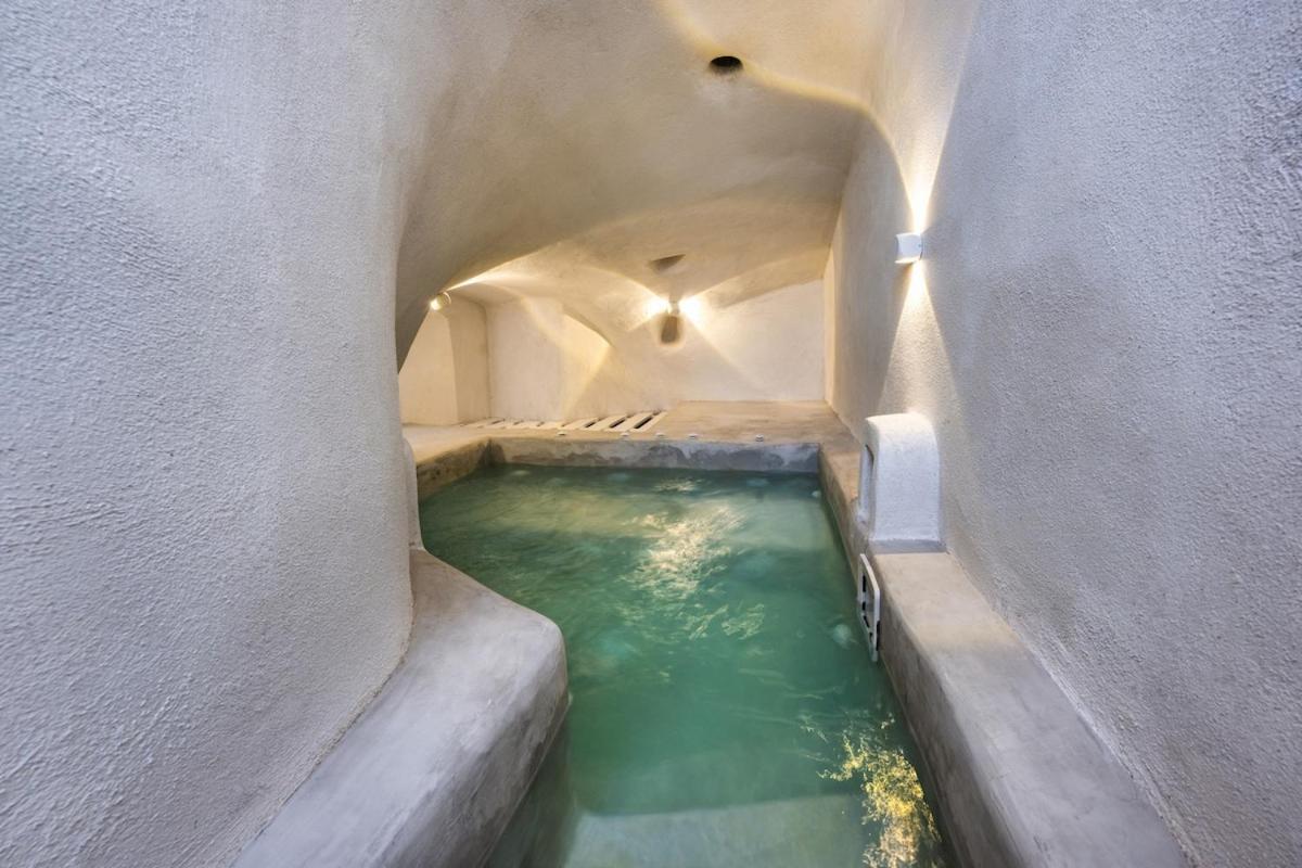 Gilbert'S Cave With Cave Jacuzzi Megalochori (Santorini) Exterior foto