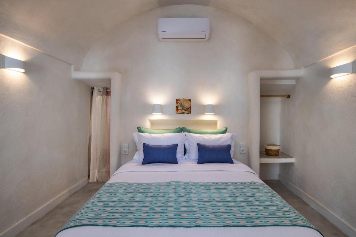 Gilbert'S Cave With Cave Jacuzzi Megalochori (Santorini) Exterior foto