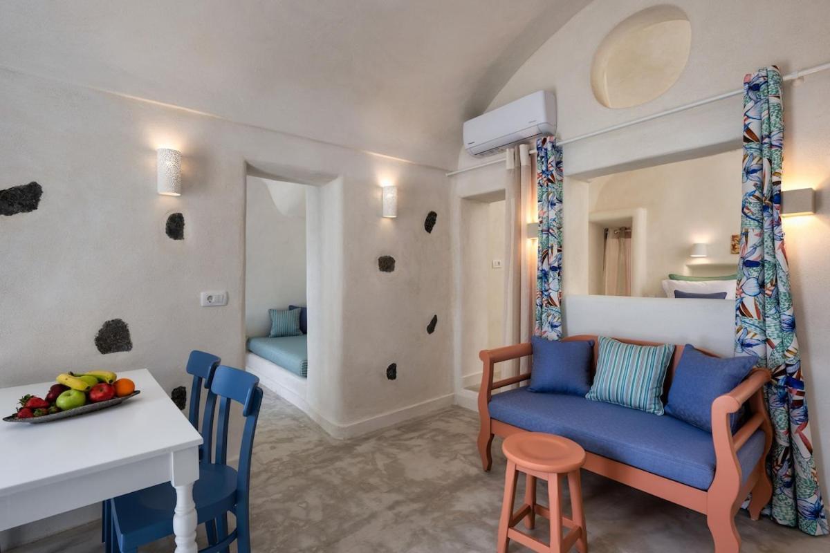 Gilbert'S Cave With Cave Jacuzzi Megalochori (Santorini) Exterior foto